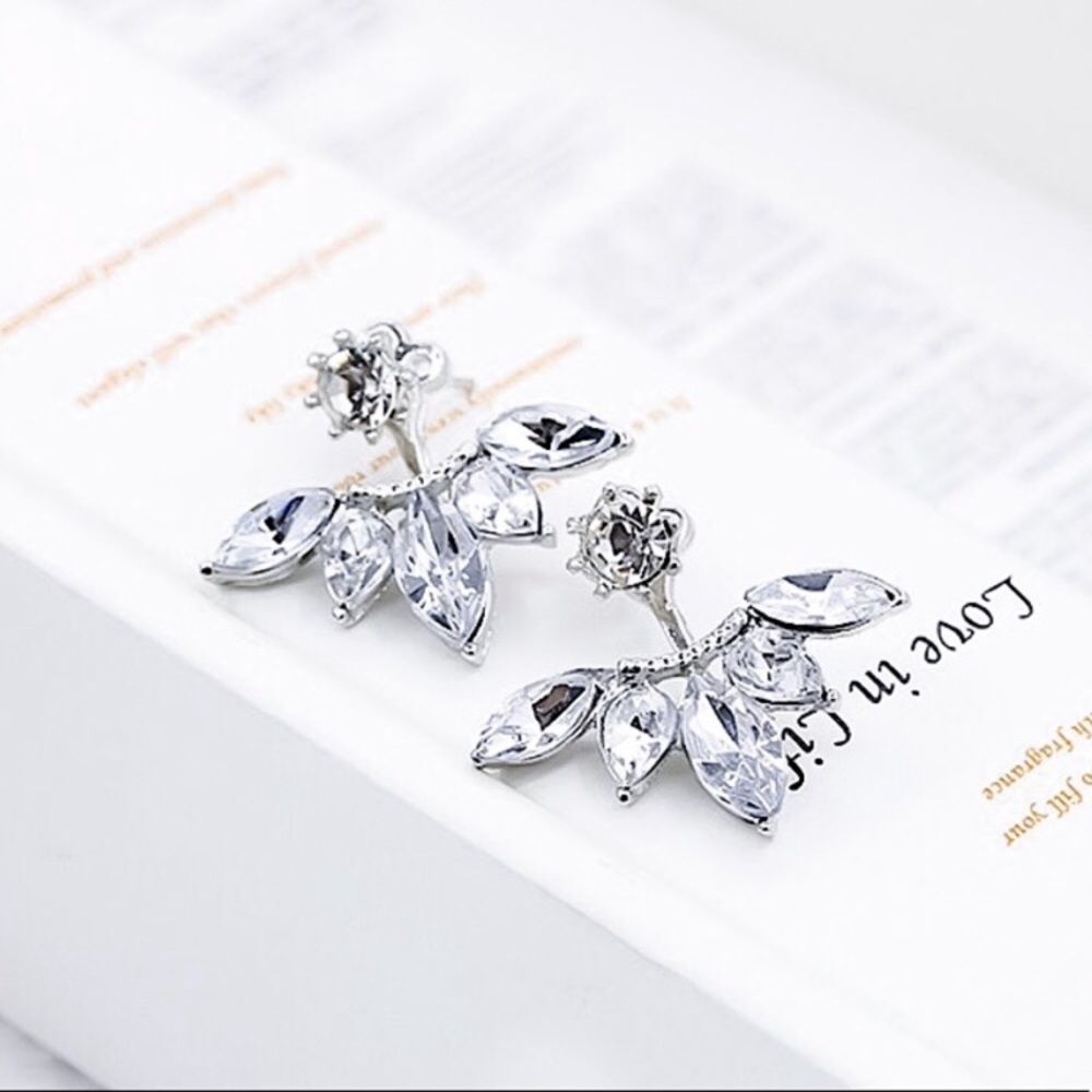⚜️𝟯𝟬%𝗢𝗙𝗙 𝗯𝘂𝗻𝗱𝗹𝗲𝘀 𝟯+⚜️ NEW Rhinestone Floral Jacket Earrings - Picture 9 of 13